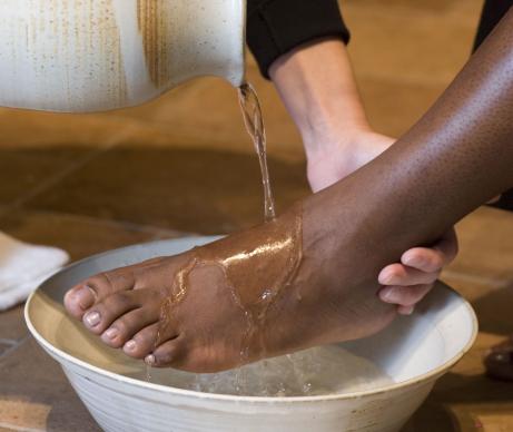 Maundy Thursday: Washing Feet Can Transform Society – Modern µeta???a
